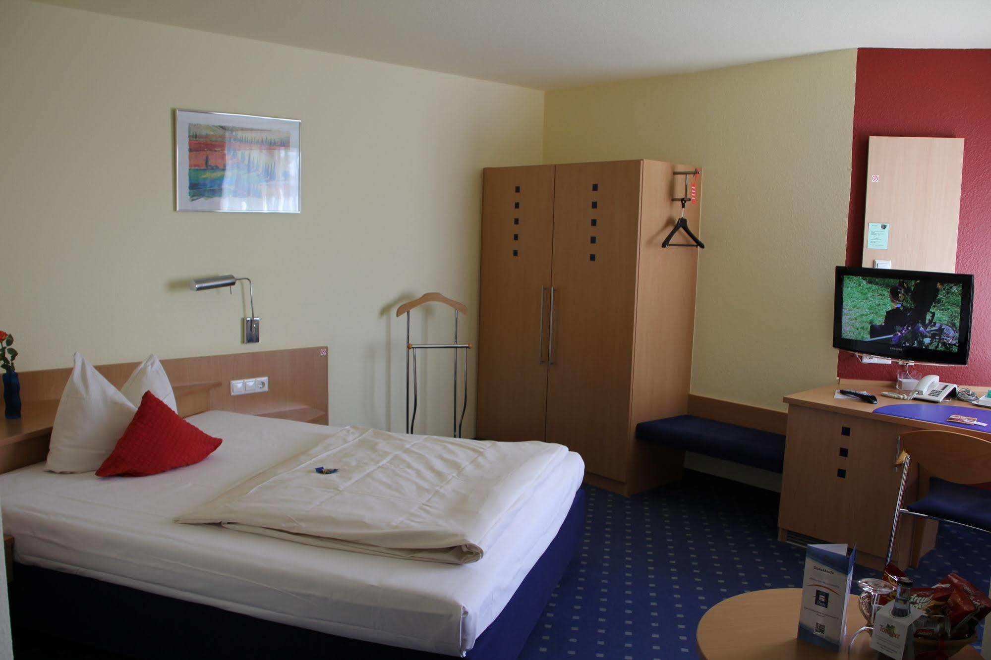 Hotel Ifen Вислох Екстериор снимка